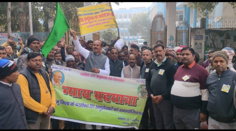 jh-dismissed-assistants-begin-march-ranchi