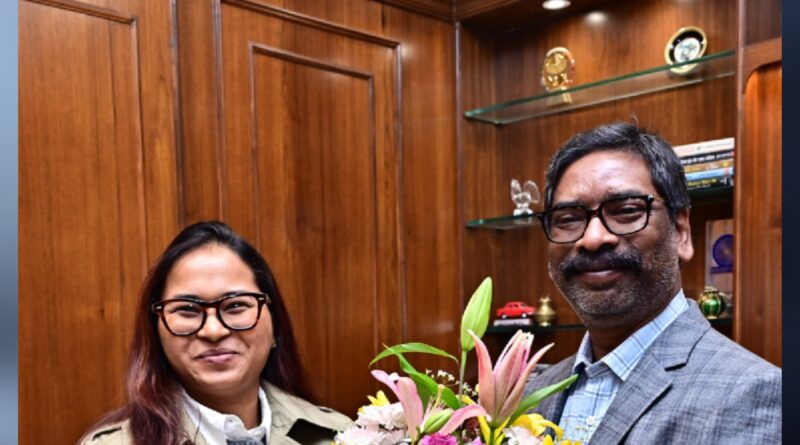 jh-minister-and-two-mp-met-cm