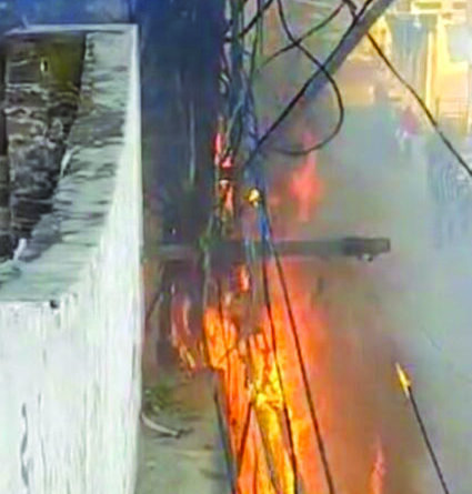 uk-accsident-fire-electric-pol