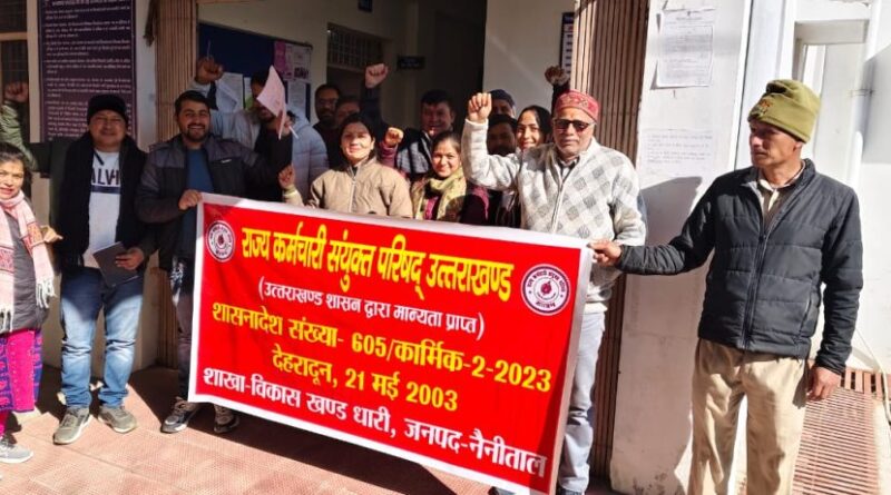 uk-nainital-employees-protest