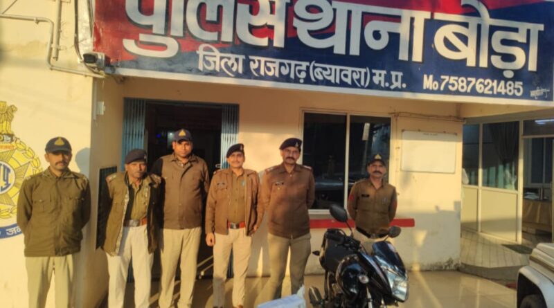 seeized-the-three-lakhs-rupees-cost-sandal-wood-