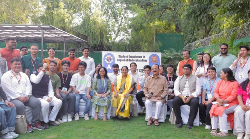 delhi-cm-meet-ladakh-student-abvp-seru
