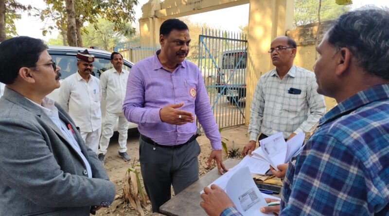 up-mirjapur-sir-dm-visit