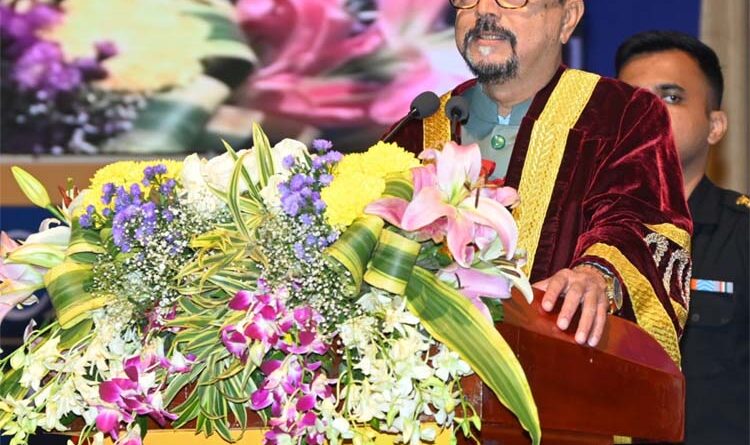 governor-deka-attend-convation-ceremony-amity-univ