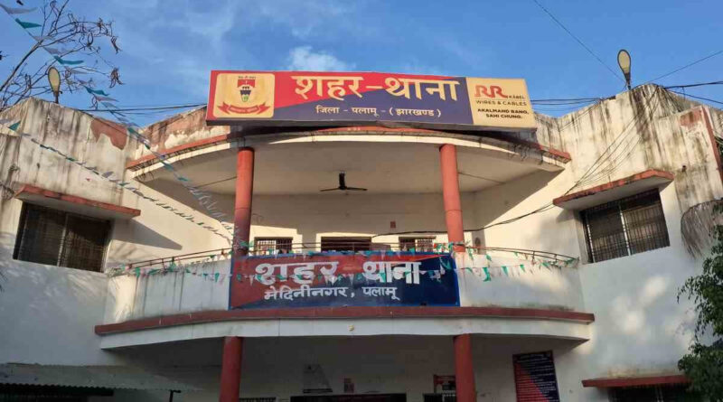 jh-five-people-were-duped-of-rs-