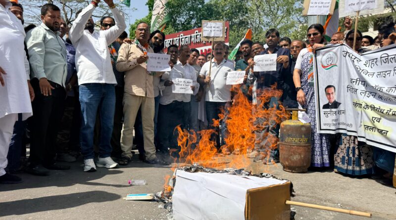 congress-protest-gas-cylinder