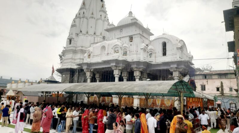 kangra-navratri-temple-pilgrim
