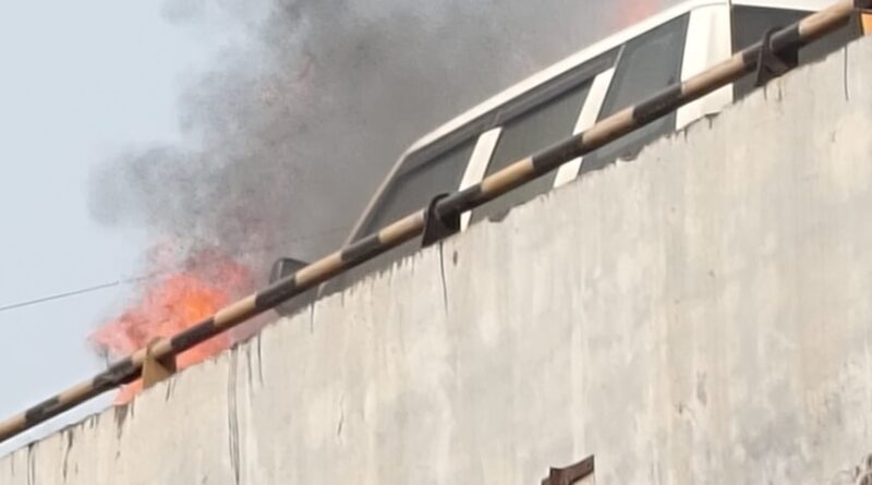 scorpio-car-caught-massive-fir-korba-