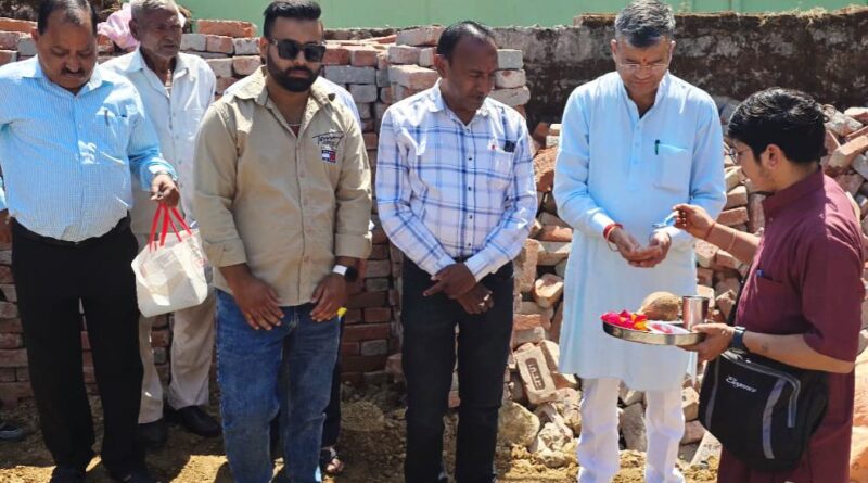 mayor-laid-foundation-stone