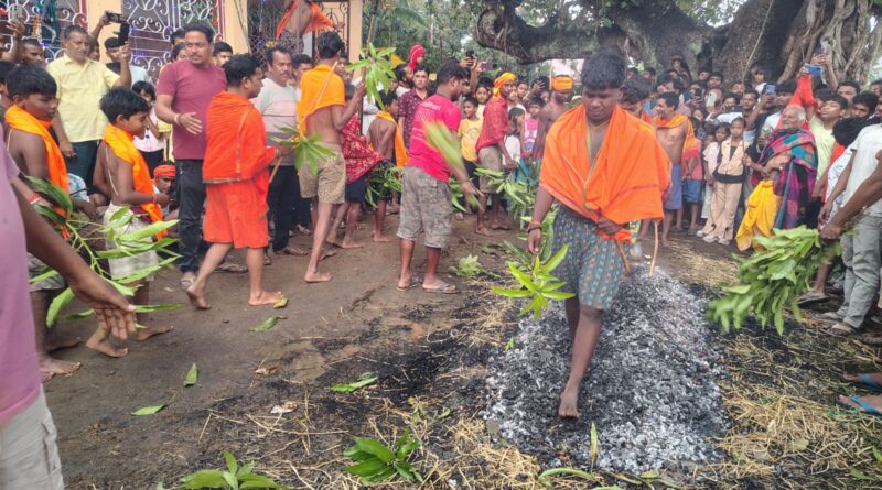 jh-devotees-walking-barefoot-on-burning-embers