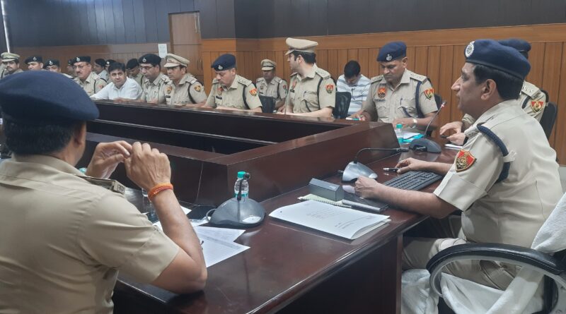 security-crime-meeting-police