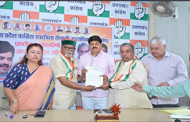 freedom-fighter-cell-meeting