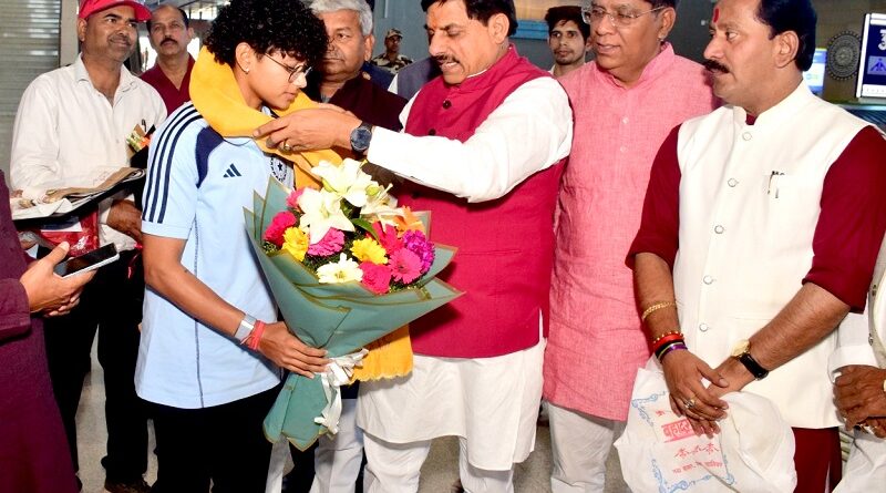 mp-gwaliors-daughter-anushka-sharma-becomes-a-glob