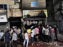 indore-patnipura-fire-at-puja-supplies-shop-short-