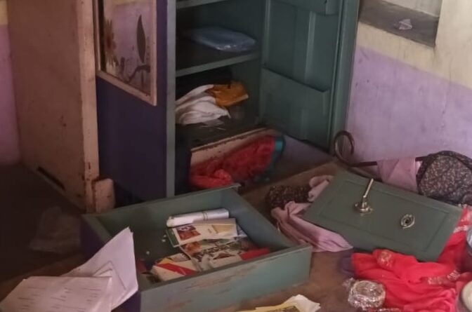theft-11-lakh-silver-cash