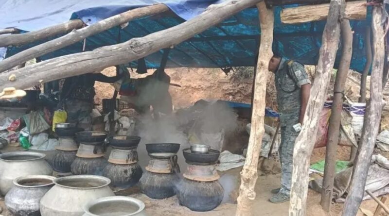 jh-illegal-liquor-crackdown-chakradharpur