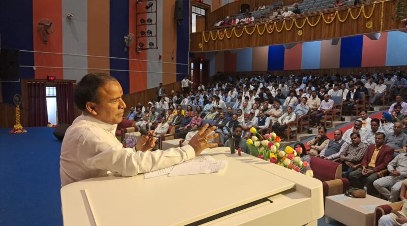 while-inaugurating-foundat