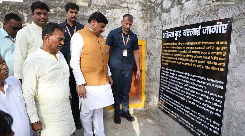 mp-cm-indore-inspects-restoration-work-of-ancient-