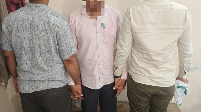 acb-caught-si-red-handed