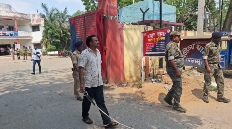 jh-police-paraded-the-accused