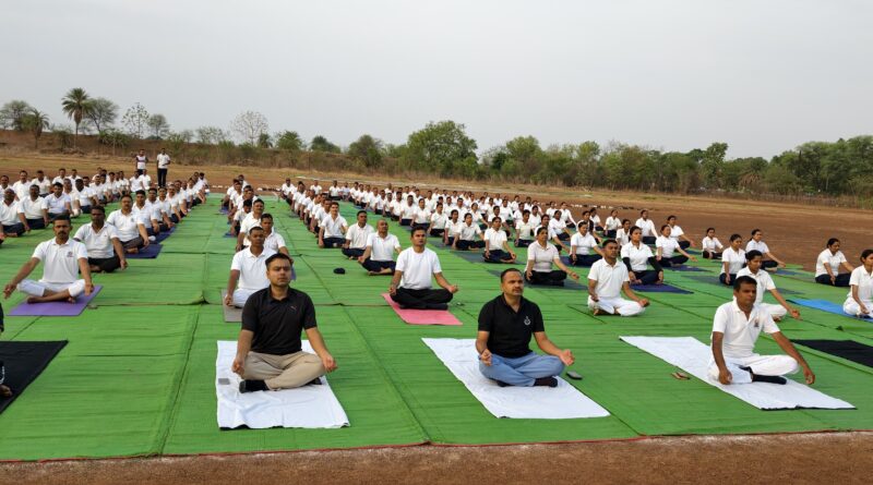 dhamtari-police-perform-group-yoga-international-y