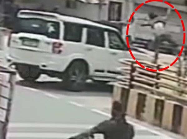 speeding-bike-collides-scorpio-one-injured
