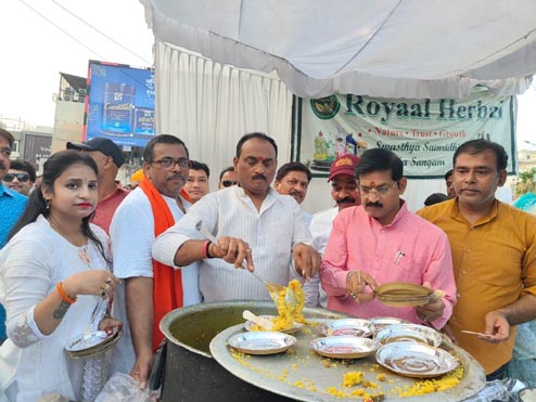 prasad-distribut-last-big-tues