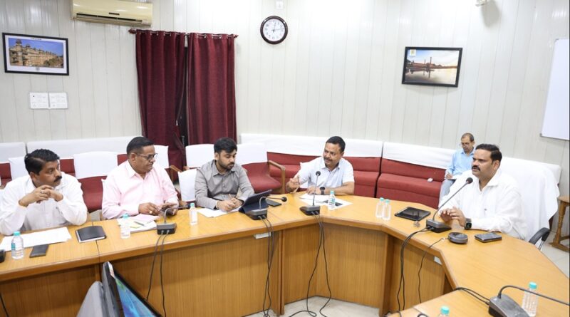 bhopal-divisional-commissioner-held-a-meeting