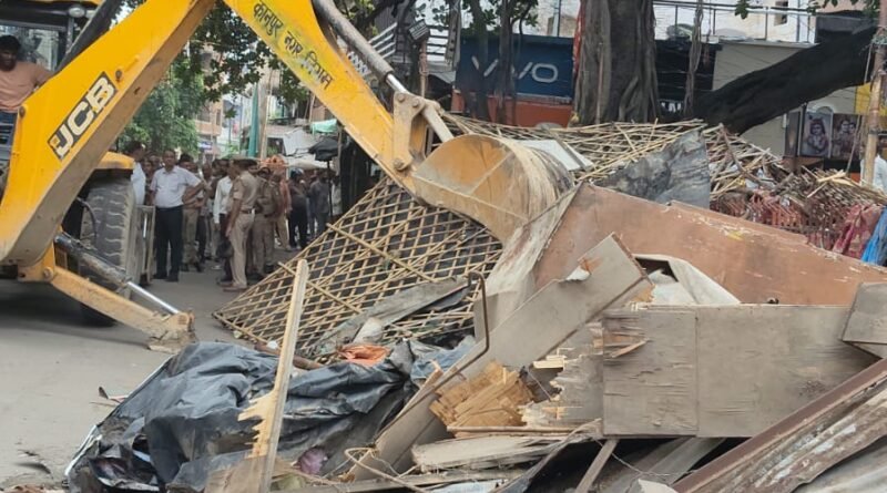 nagar-nigam-removes-encroachme