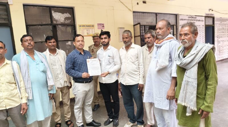 up-mahoba-villagers-meet-sdm-demand-