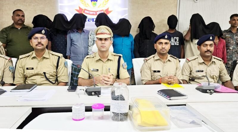 jh-09-arrested-10-absconding-in-murder