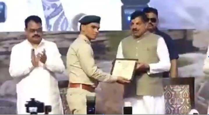 stf-jabalpur-forest-guard-honoured