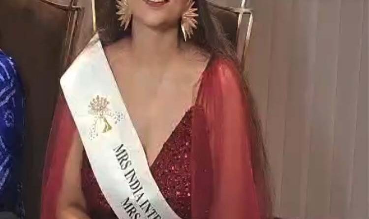 angel-choksey-wins-mrs-india-international-queen-2