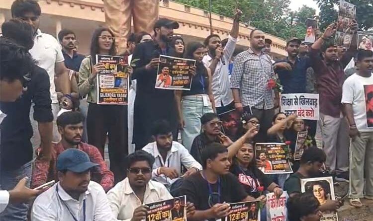 students-staged-protest-over-leak-12th-hindi-paper