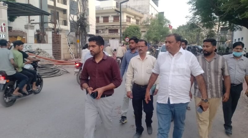 up-vns-cm-yogi-visit-seer-govardhan