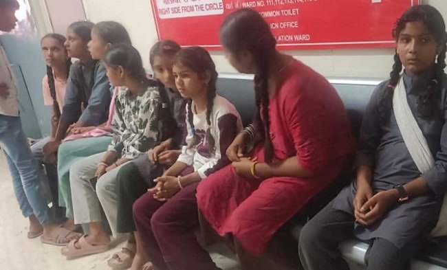 mp-indore-38-children-eating-mid-day-meal-school-d