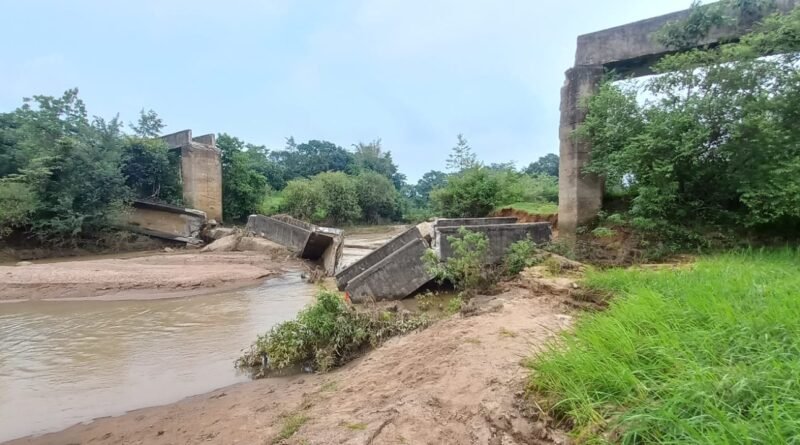 sitapur-canal-aqueduct-collapse-surguja-cg