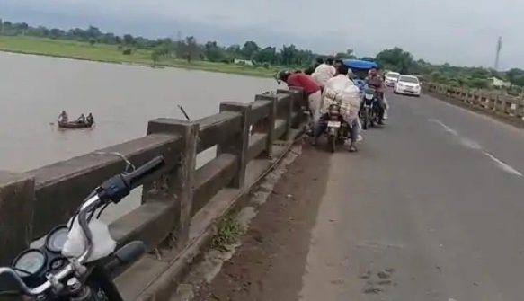 son-jumps-into-river-from