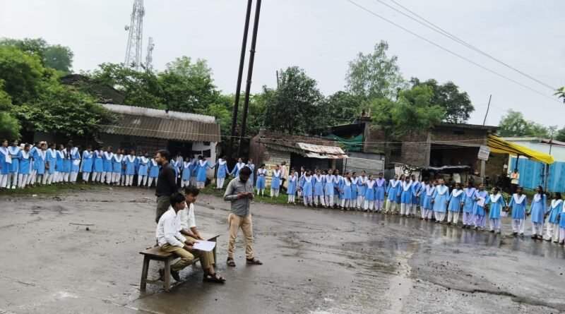 students-road-blockade-demand