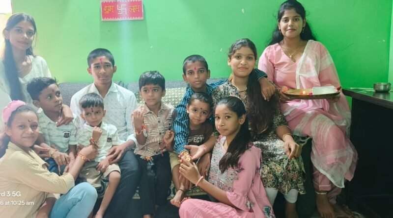 brothers-wrists-adorned-on-rakshabandhan-sisters-a