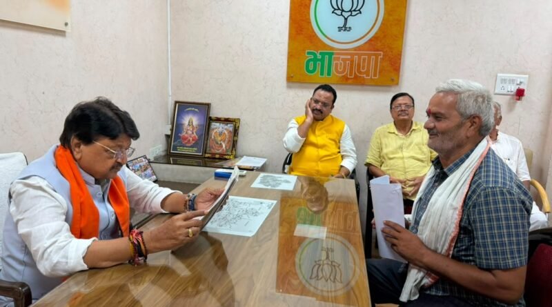bjp-state-office-kailash-vijayvargiya-public-griev