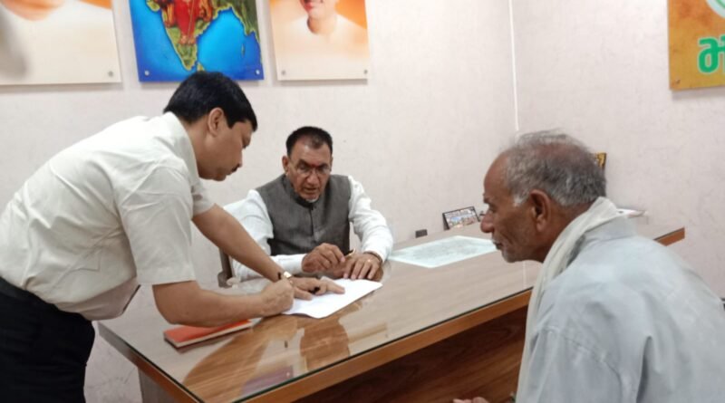 minister-narayan-singh-panwar-bjp-state-office