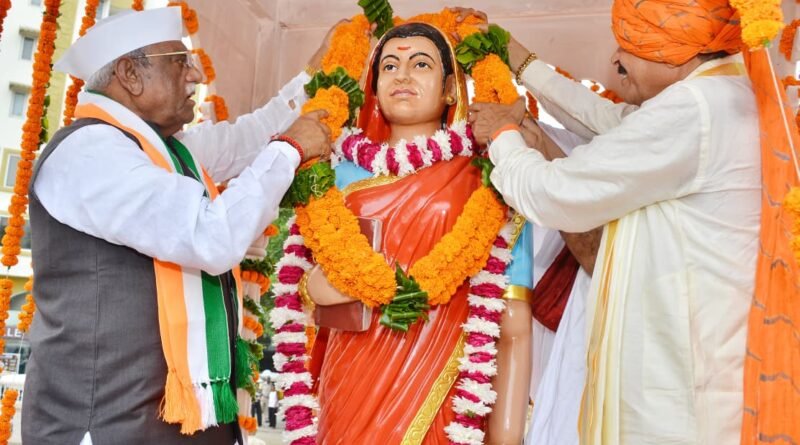 unveiling-of-savitribai-statue