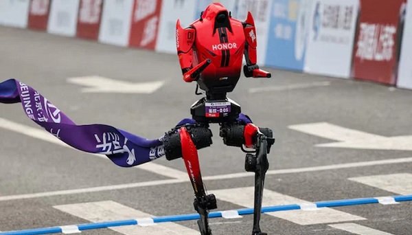 china-humanoid-robot-lightning-beats-usain-bolt-re