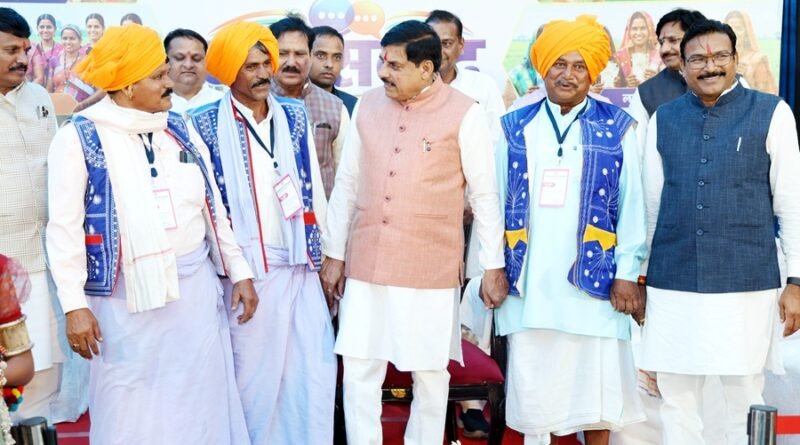 chief-minister-interacted-farmers-jan-vishwas-abhi