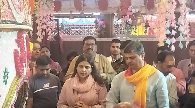 cs-offers-prayers-baba-amreshwar-dham