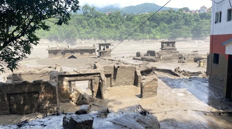 nepal-bhote-koshi-trishuli-floods-people-out-of-co
