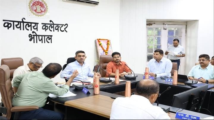 mp-regular-monitoring-districts-key-projects-via-p