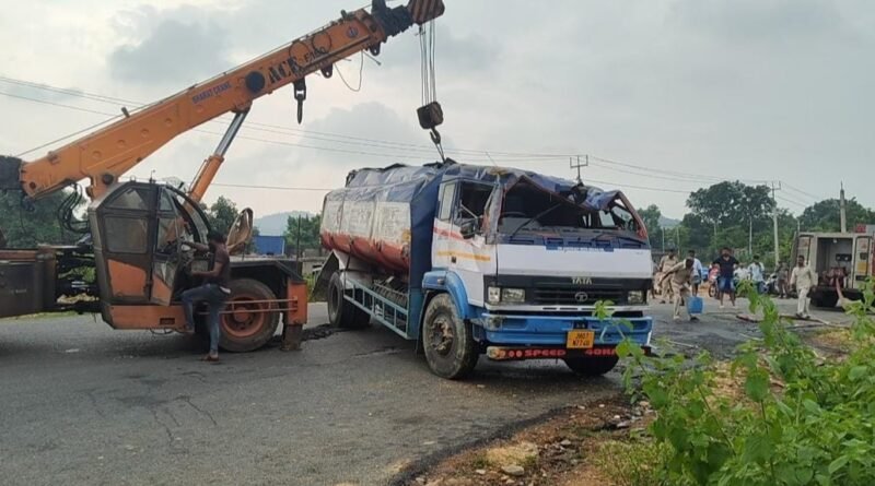 jh-chaibasa-tanker-accident-diesel