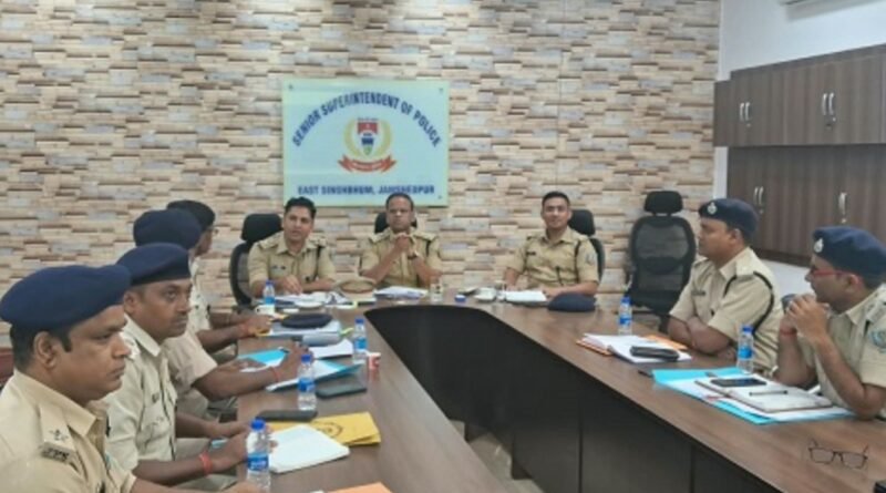 jh-police-reviews-traffic-management-amidst-road-a